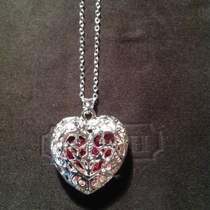 Heart pendant necklace